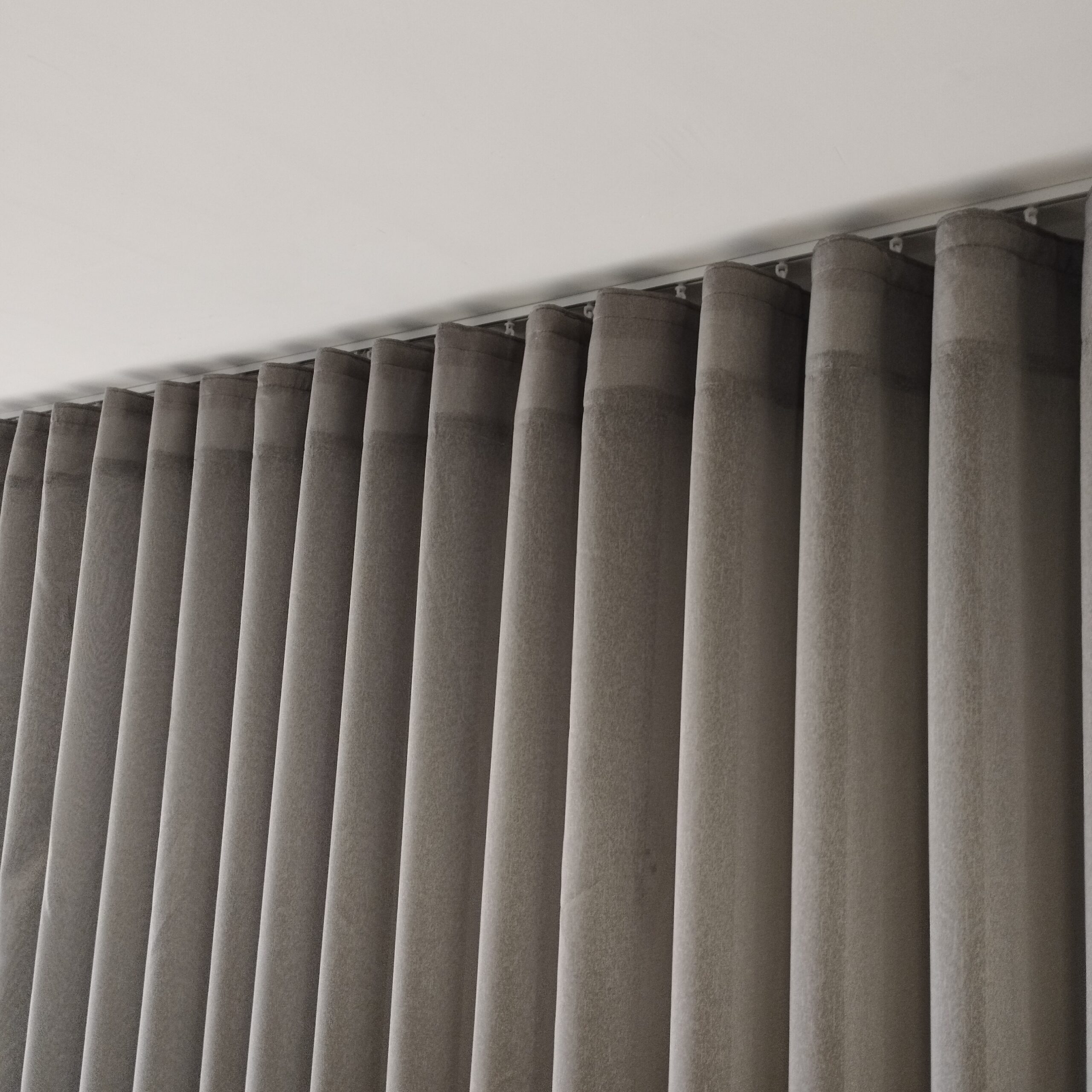 CORTINA LINHO IRLANDÊS NO SISTEMA WAVE (P/ TRILHO OU TUBO TRILHO)