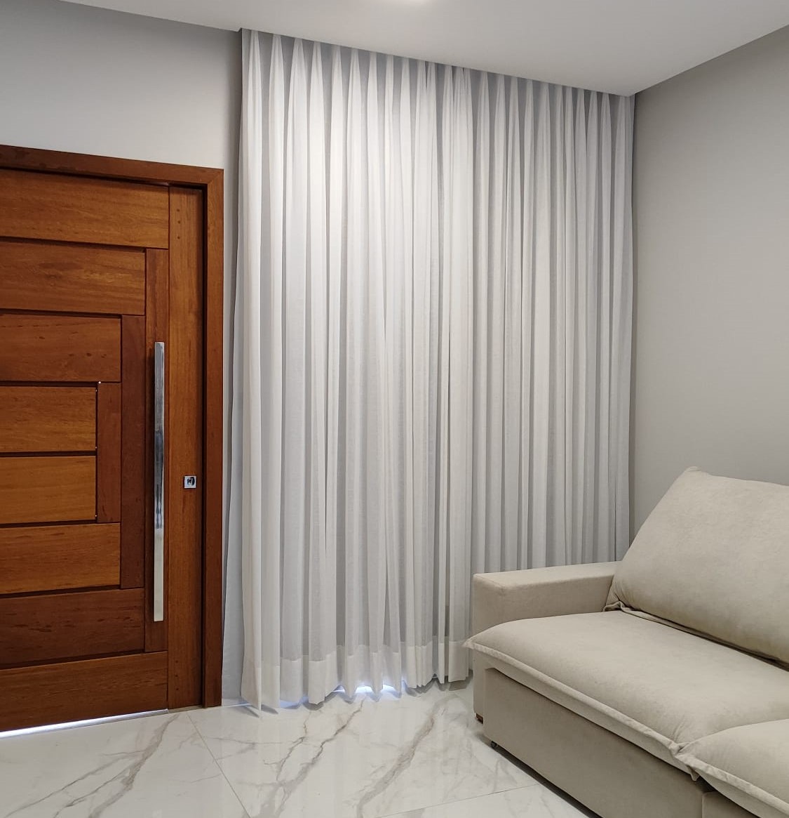 CORTINA LINHO IRLANDÊS NA P. AMERICANA C/ BLACKOUT 70% (P/ TRILHO OU TUBO TRILHO)