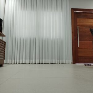 CORTINA VOIL LISO PREGUEADA C/ BLACKOUT 70% (P/ TRILHO OU TUBO TRILHO)